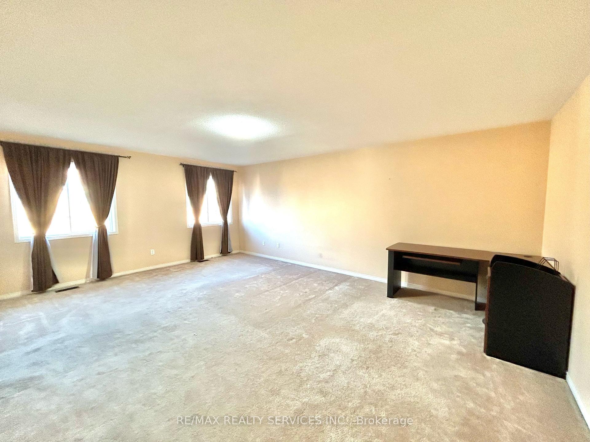 Photo 24 of 37 Abbotsbury Drive, Brampton, Credit Valley — HOMEH