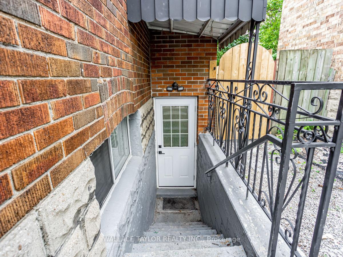 Photo 2 of Unit Lower, 10 O'connor Drive, Toronto, Broadview North — HOMEH