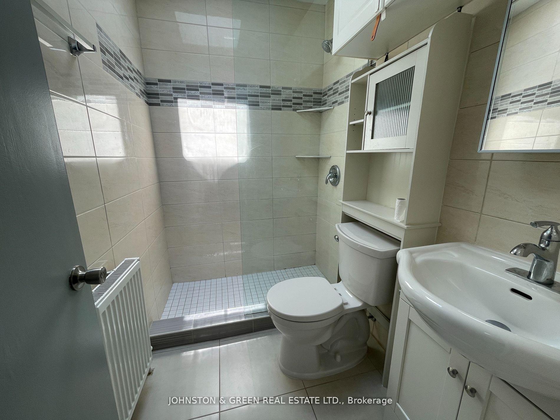 Photo 2 of 1037 Coxwell Avenue, Toronto, East York — HOMEH