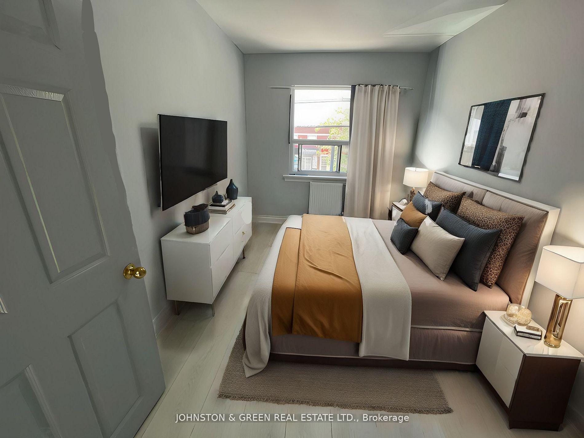 Photo 3 of 1037 Coxwell Avenue, Toronto, East York — HOMEH