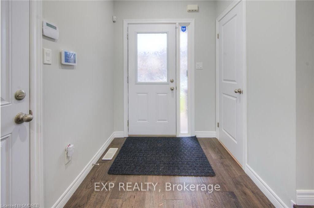 Photo 3 of 41 Pinot Crescent, Hamilton, Stoney Creek — HOMEH