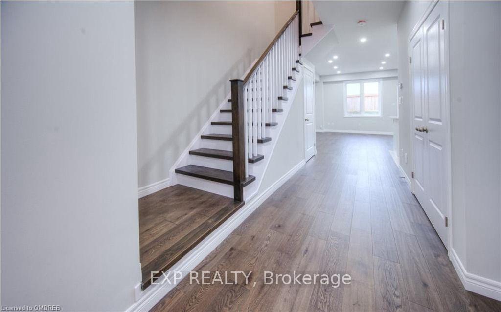 Photo 19 of 41 Pinot Crescent, Hamilton, Stoney Creek — HOMEH