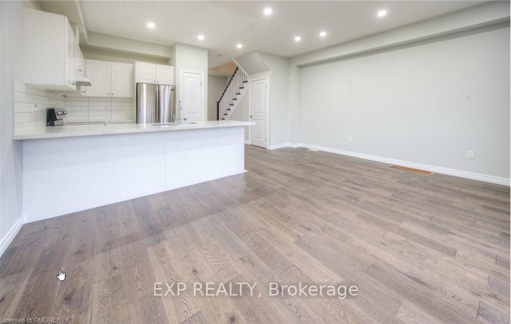 Photo 7 of 41 Pinot Crescent, Hamilton, Stoney Creek — HOMEH