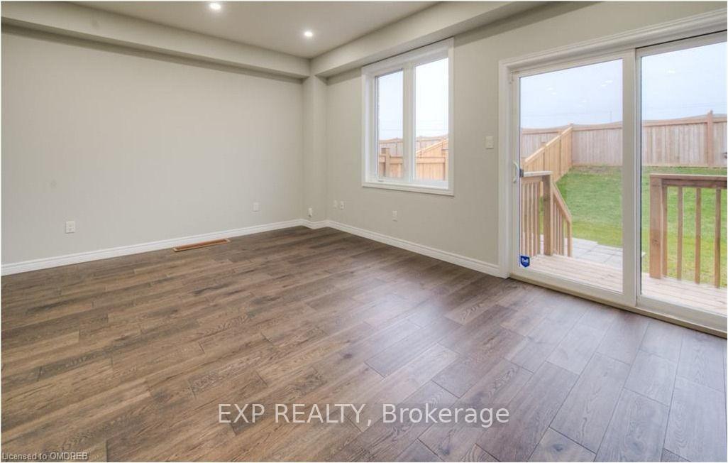 Photo 4 of 41 Pinot Crescent, Hamilton, Stoney Creek — HOMEH