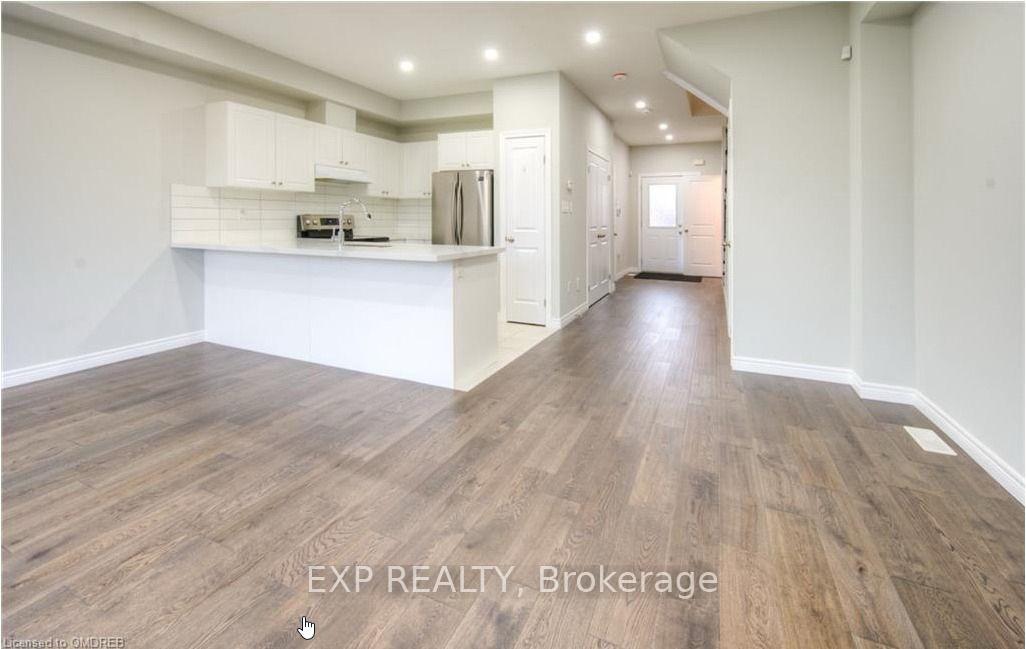Photo 13 of 41 Pinot Crescent, Hamilton, Stoney Creek — HOMEH