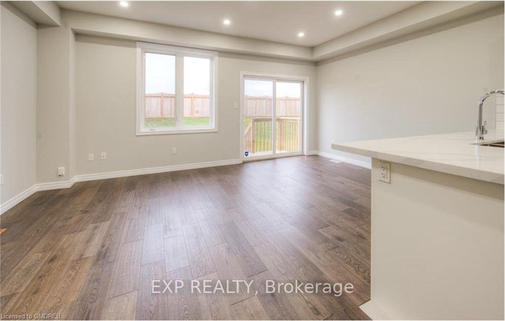 Photo 11 of 41 Pinot Crescent, Hamilton, Stoney Creek — HOMEH