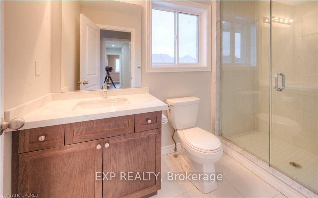 Photo 12 of 41 Pinot Crescent, Hamilton, Stoney Creek — HOMEH