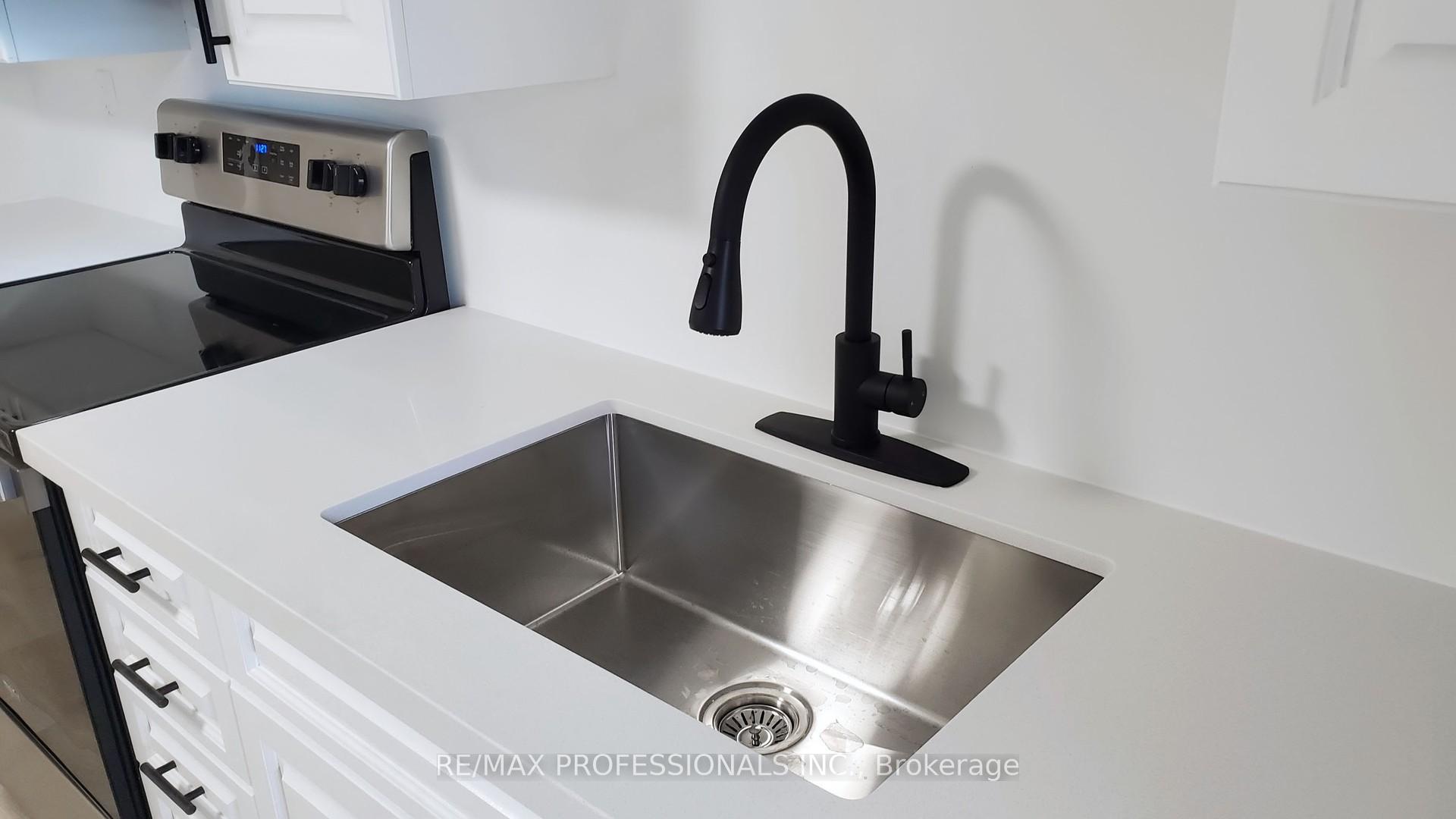 Photo 10 of 47 Poynter Drive, Etobicoke, Kingsview Village-The Westway — HOMEH