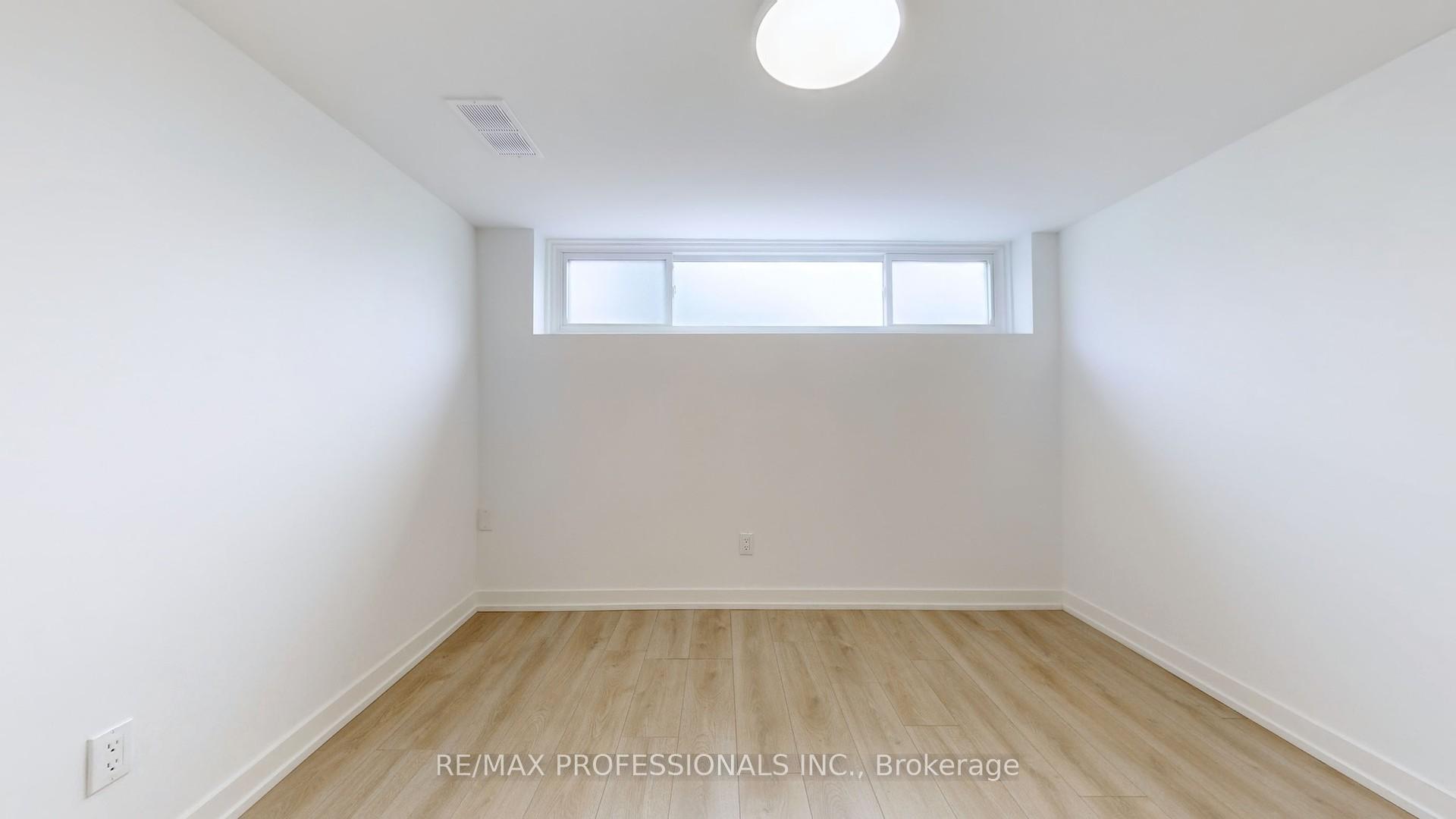 Photo 24 of 47 Poynter Drive, Etobicoke, Kingsview Village-The Westway — HOMEH