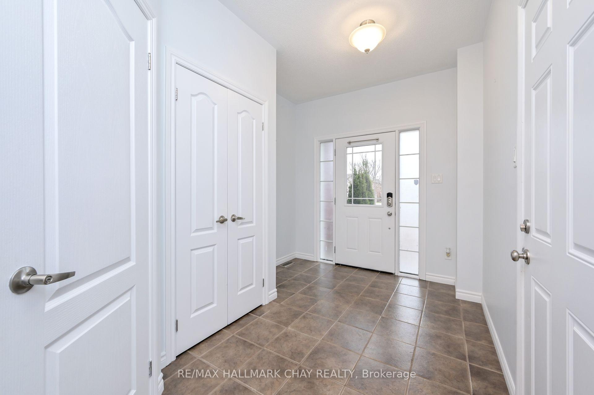 Photo 2 of 22 Claudio Crescent, Barrie, Ardagh — HOMEH