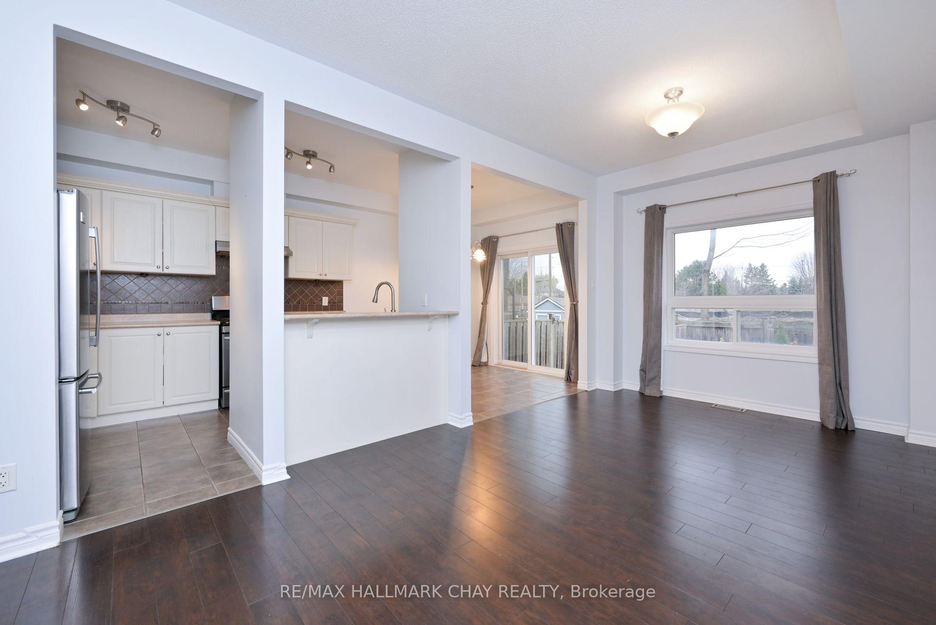 Photo 4 of 22 Claudio Crescent, Barrie, Ardagh — HOMEH