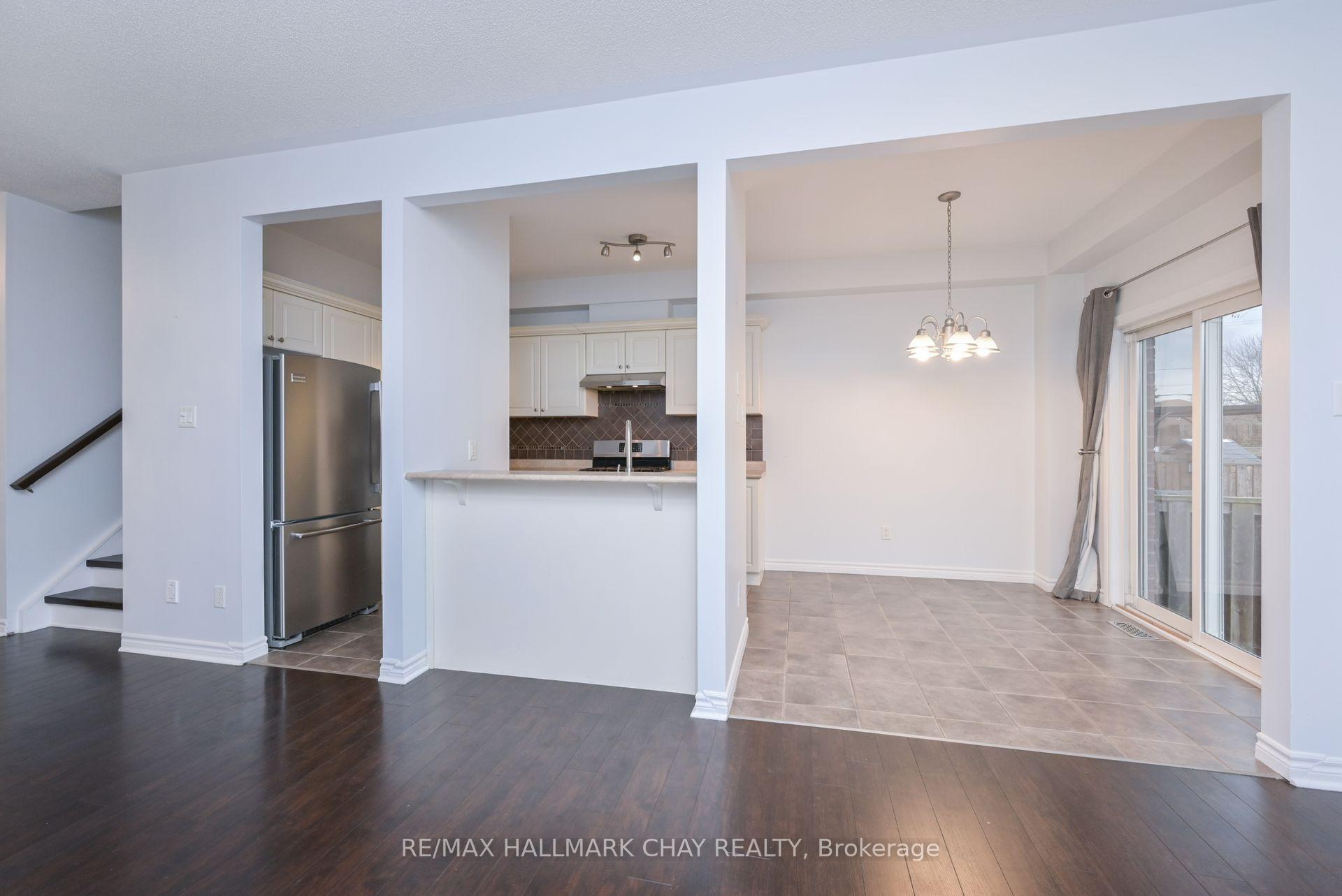 Photo 3 of 22 Claudio Crescent, Barrie, Ardagh — HOMEH
