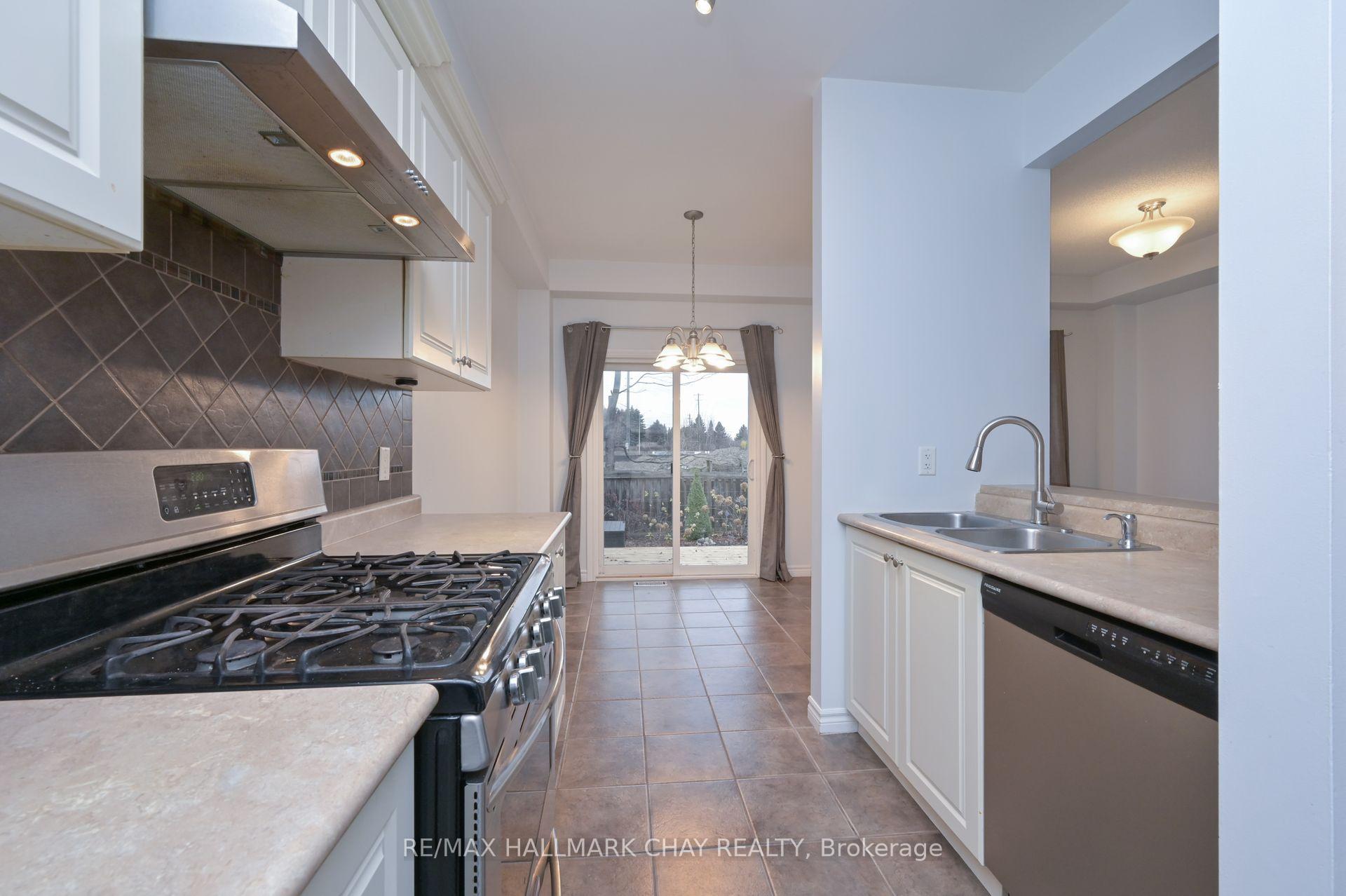 Photo 6 of 22 Claudio Crescent, Barrie, Ardagh — HOMEH