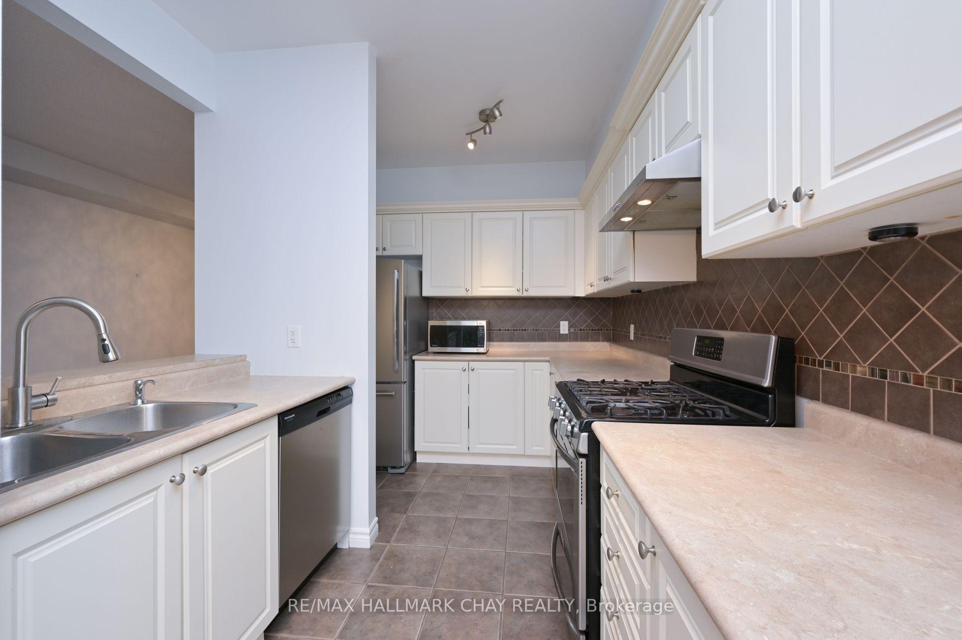 Photo 7 of 22 Claudio Crescent, Barrie, Ardagh — HOMEH