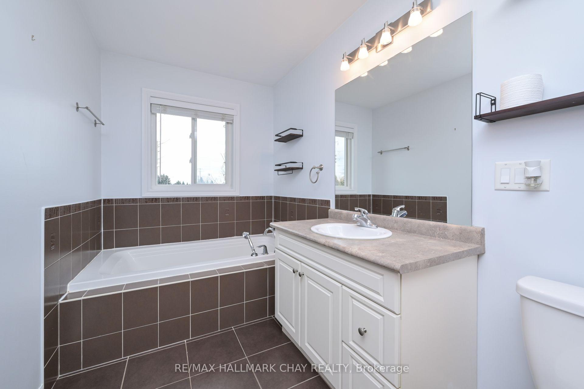 Photo 21 of 22 Claudio Crescent, Barrie, Ardagh — HOMEH