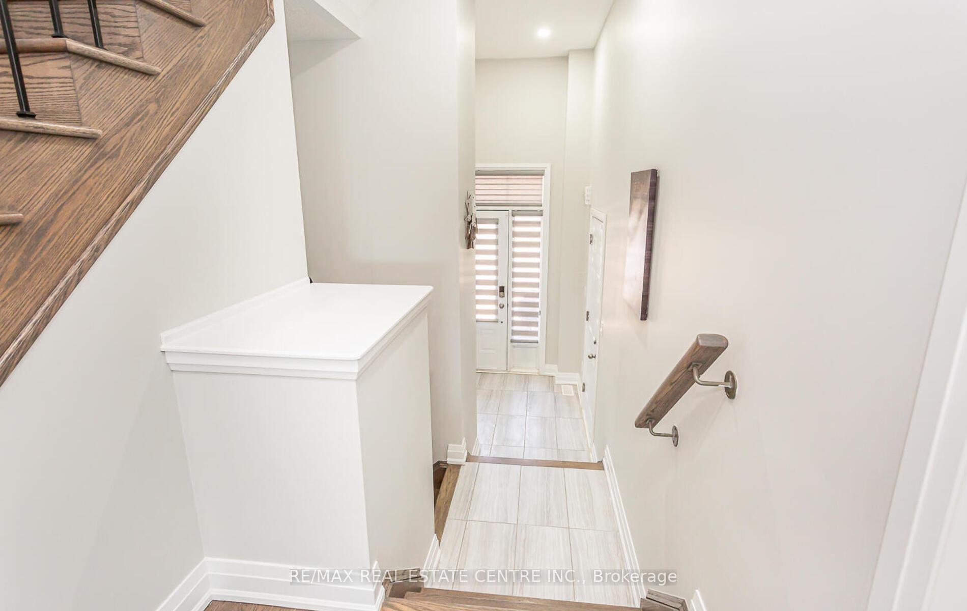 Photo 9 of 3 Dalbeattie Drive, Brampton, Bram West — HOMEH