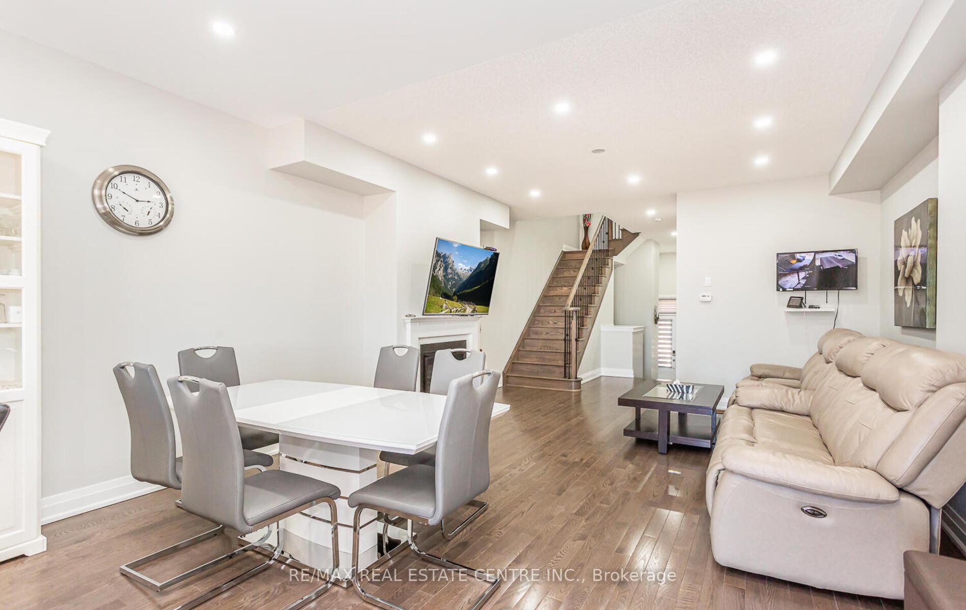 Photo 11 of 3 Dalbeattie Drive, Brampton, Bram West — HOMEH