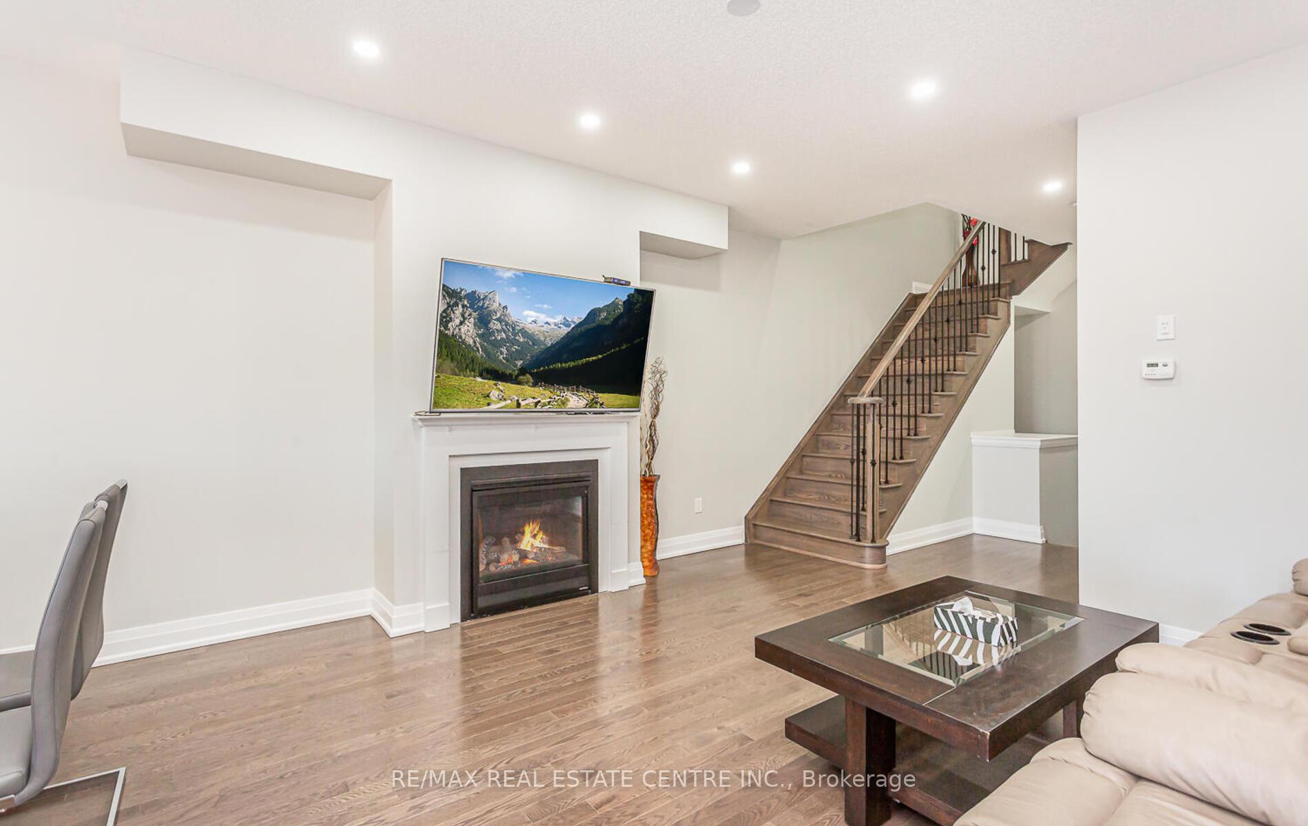 Photo 14 of 3 Dalbeattie Drive, Brampton, Bram West — HOMEH