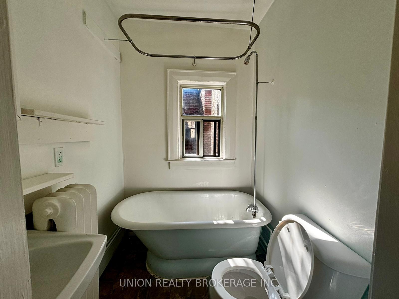 Photo 6 of Unit 25, 2451 Queen Street E, Toronto, The Beaches — HOMEH