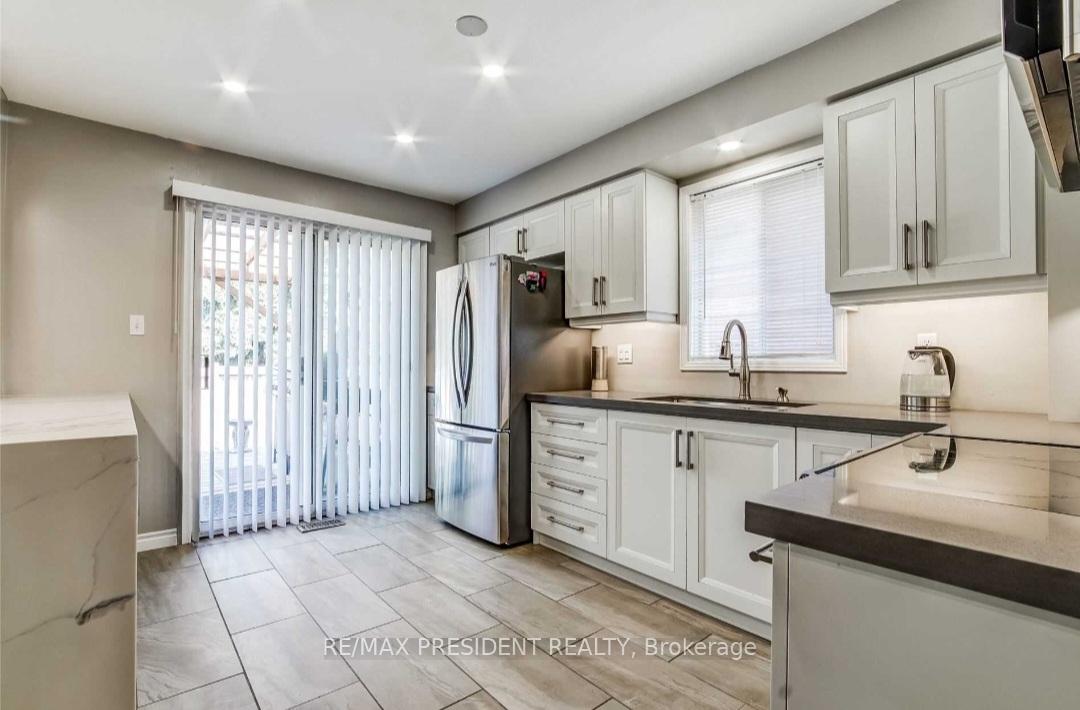 Photo 3 of 85 Toba Crescent, Brampton, Heart Lake — HOMEH