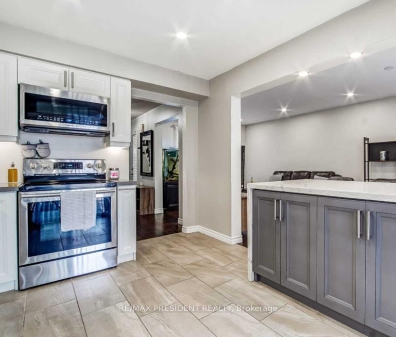 Photo 4 of 85 Toba Crescent, Brampton, Heart Lake — HOMEH