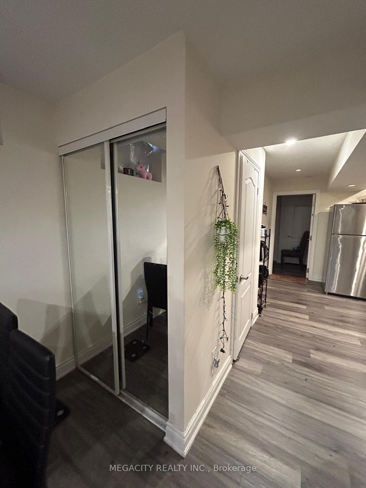 Photo 4 of 47 Elysian Fields Circle, Brampton, Bram West — HOMEH