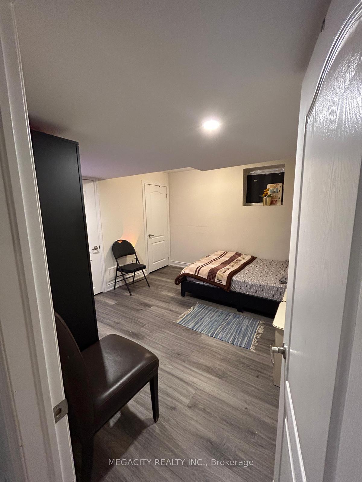 Photo 3 of 47 Elysian Fields Circle, Brampton, Bram West — HOMEH