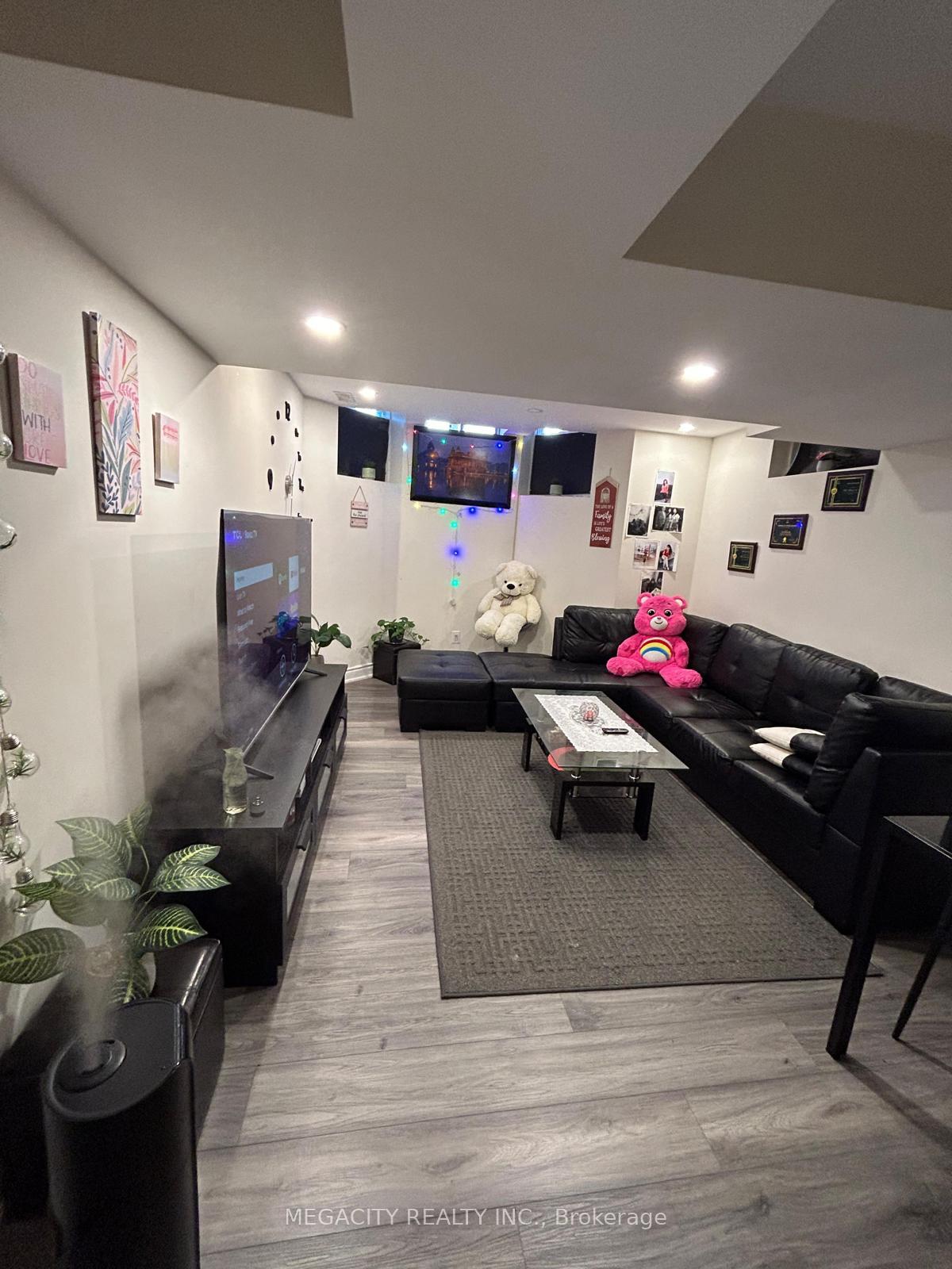 Photo 6 of 47 Elysian Fields Circle, Brampton, Bram West — HOMEH