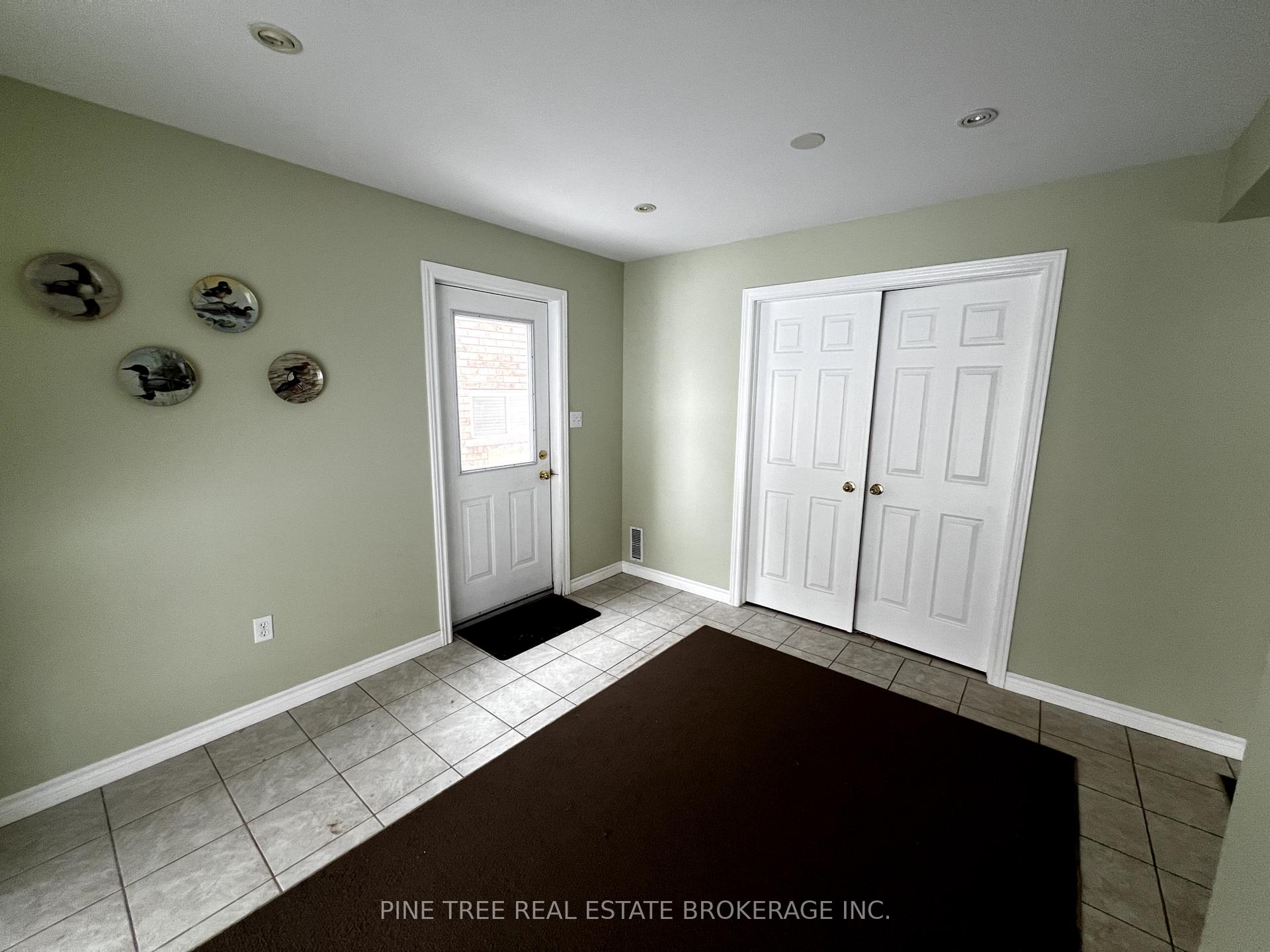 Photo 3 of Unit LOWER, 62 Lions Gate Boulevard, Barrie, Little Lake — HOMEH