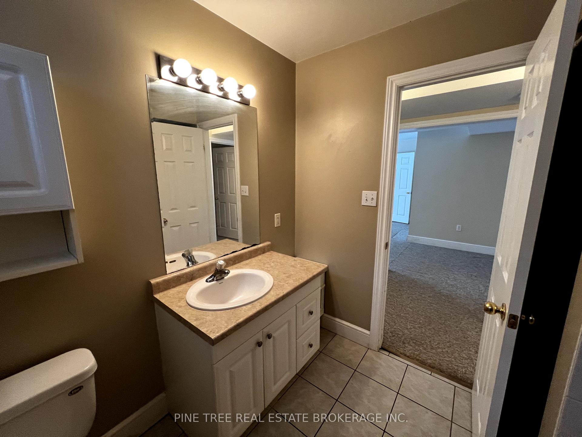 Photo 16 of Unit LOWER, 62 Lions Gate Boulevard, Barrie, Little Lake — HOMEH