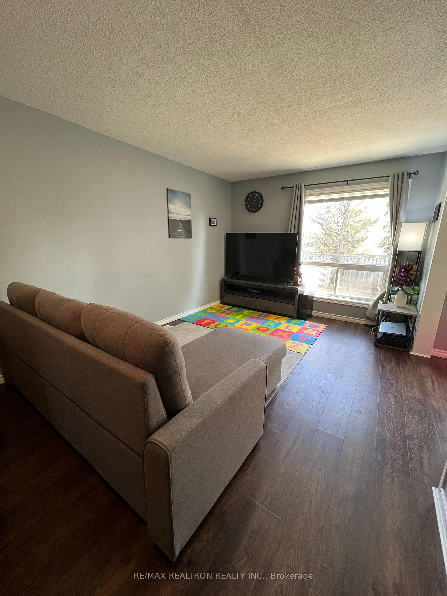 Photo 6 of 88 Leslie Avenue, Barrie, Holly — HOMEH