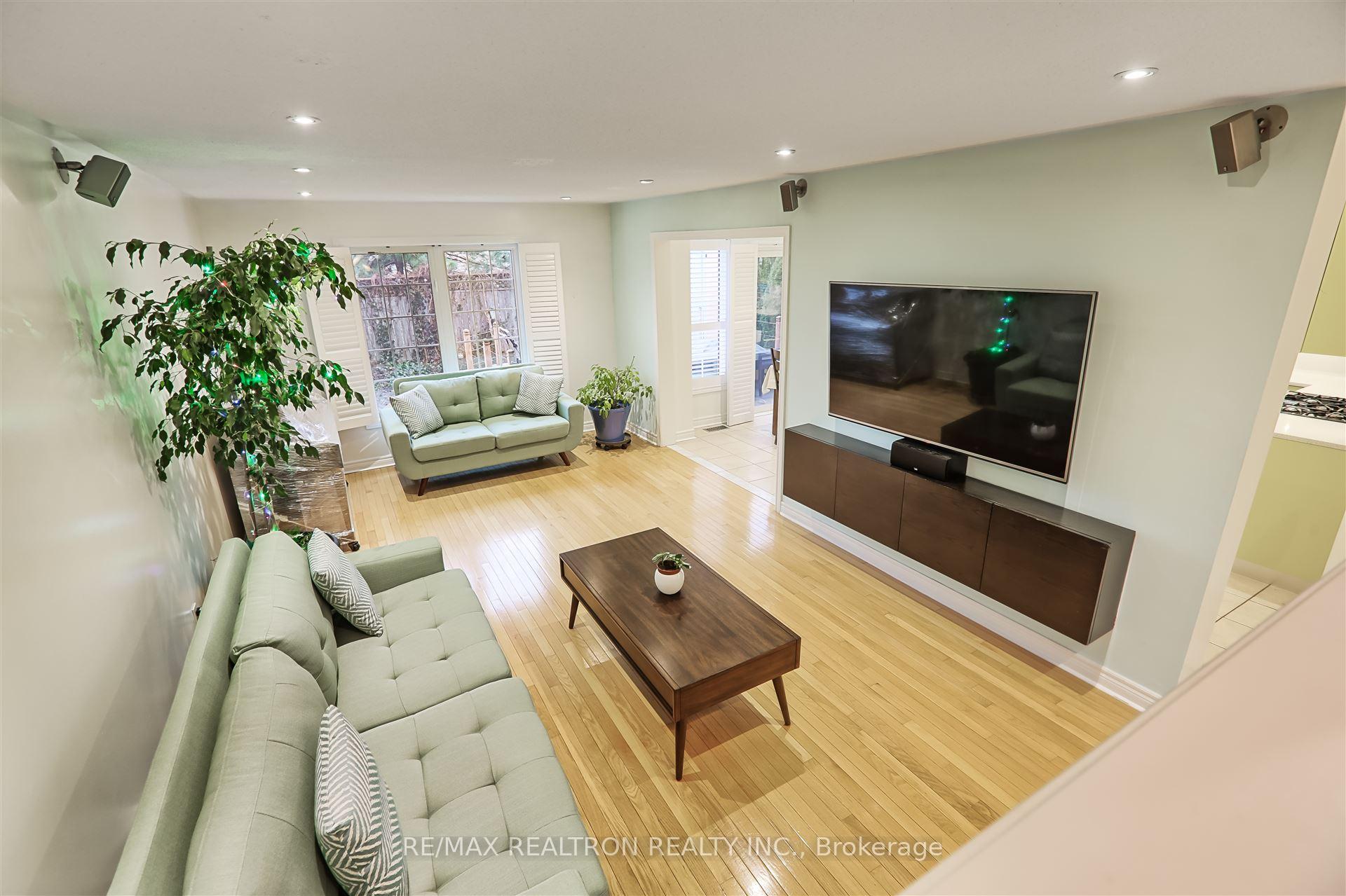 Photo 6 of Unit Upper, 23 Sewells Lane, Brampton, Fletcher's Meadow — HOMEH