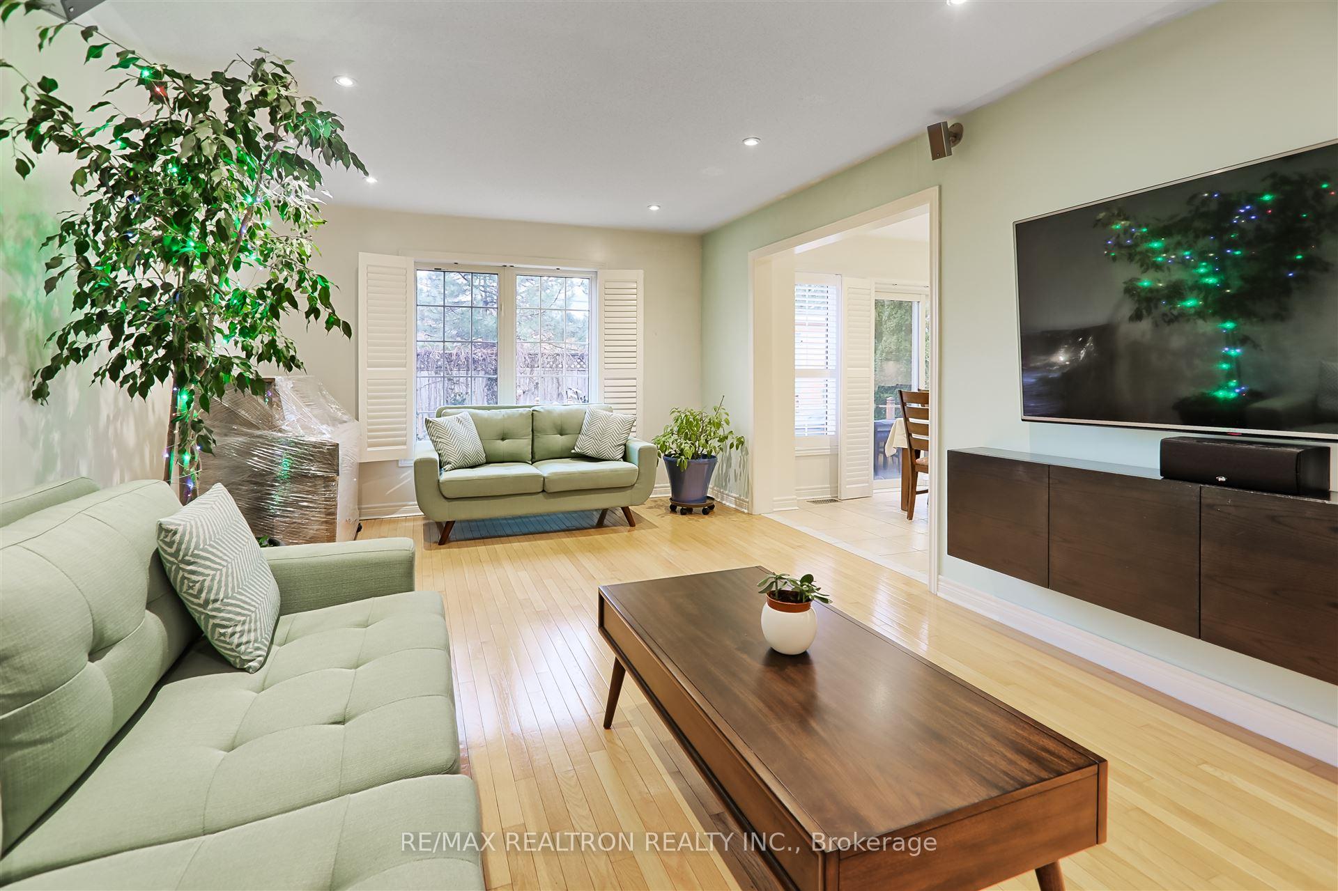 Photo 5 of Unit Upper, 23 Sewells Lane, Brampton, Fletcher's Meadow — HOMEH