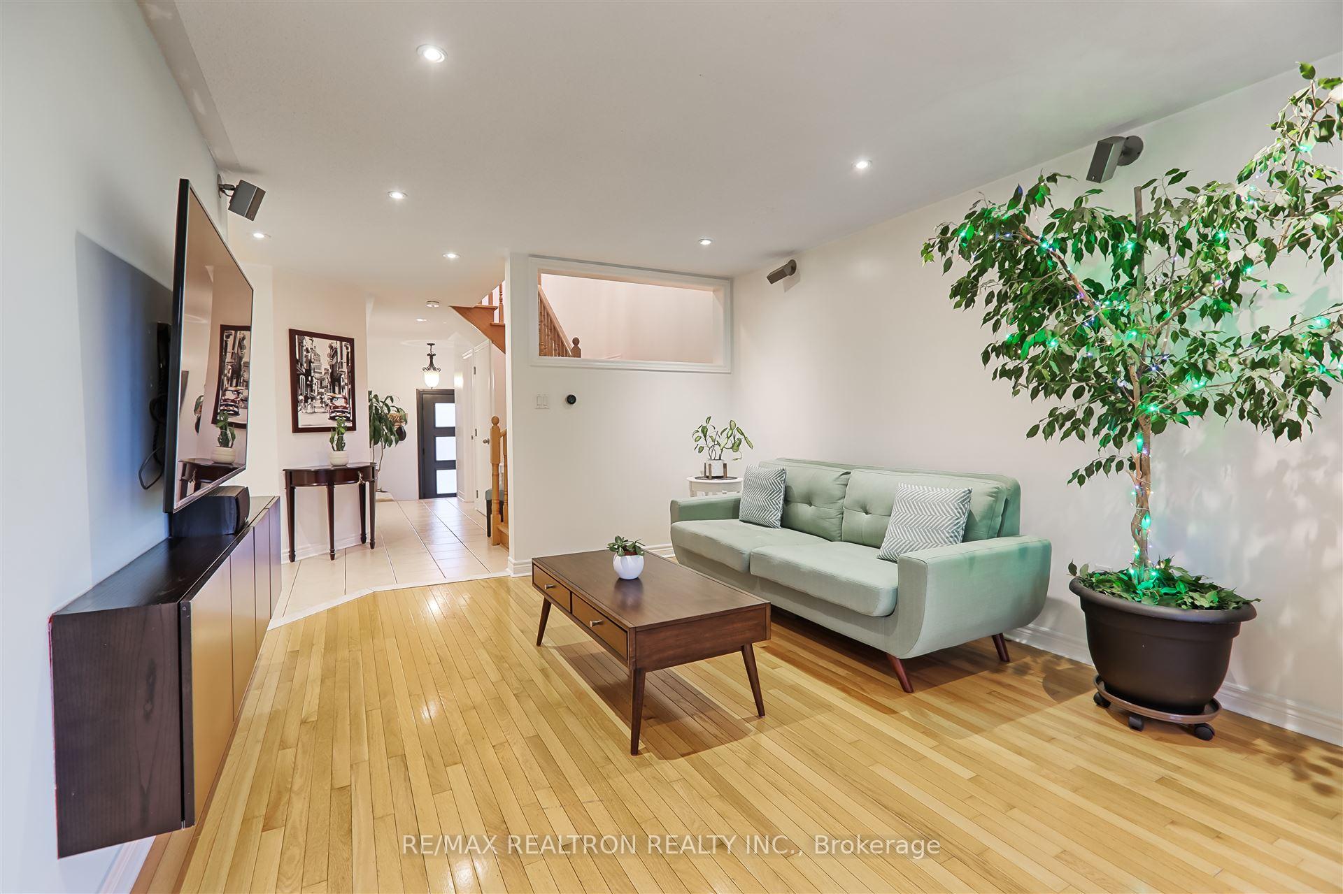 Photo 10 of Unit Upper, 23 Sewells Lane, Brampton, Fletcher's Meadow — HOMEH