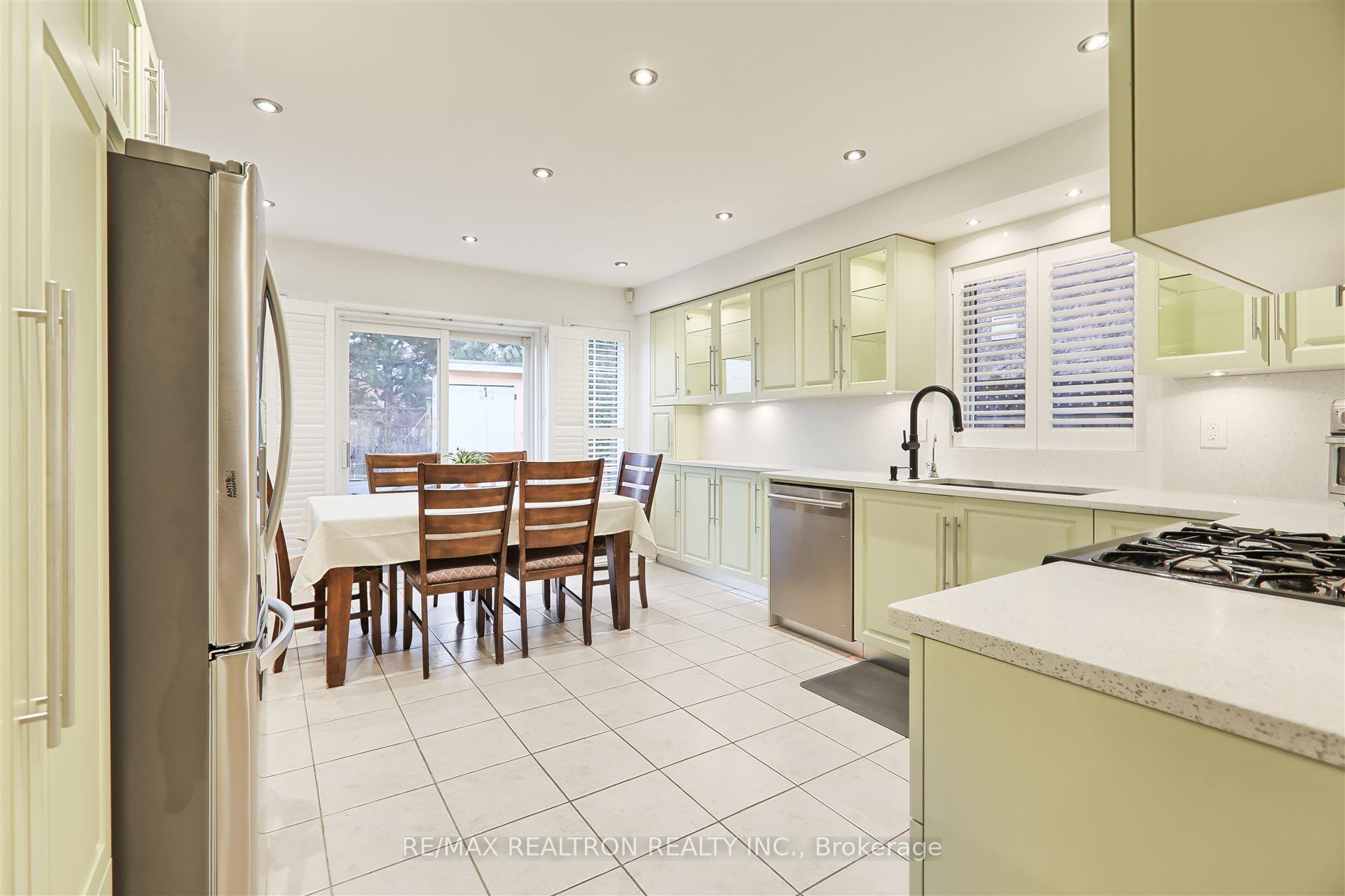 Photo 27 of Unit Upper, 23 Sewells Lane, Brampton, Fletcher's Meadow — HOMEH