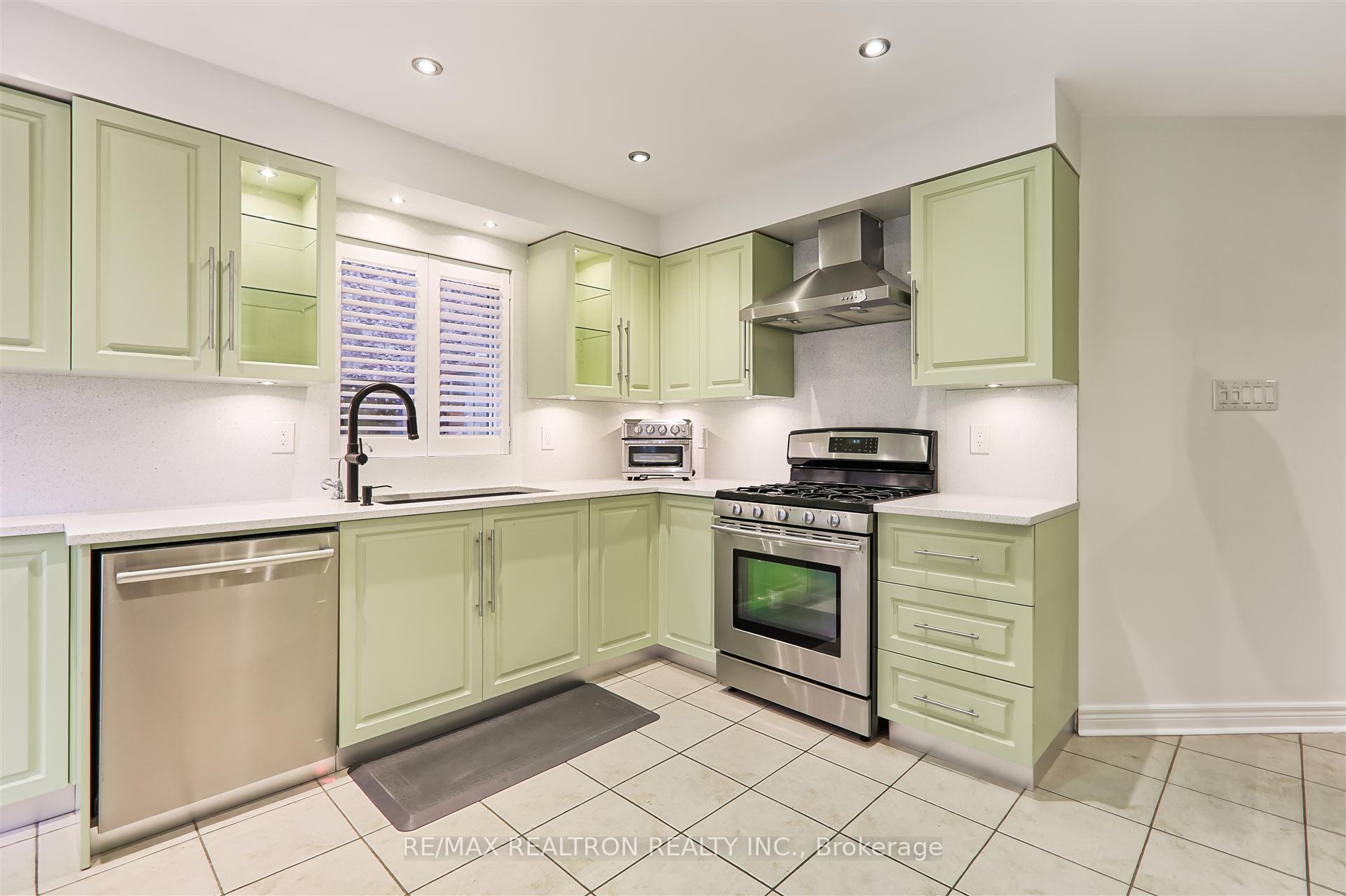 Photo 4 of Unit Upper, 23 Sewells Lane, Brampton, Fletcher's Meadow — HOMEH