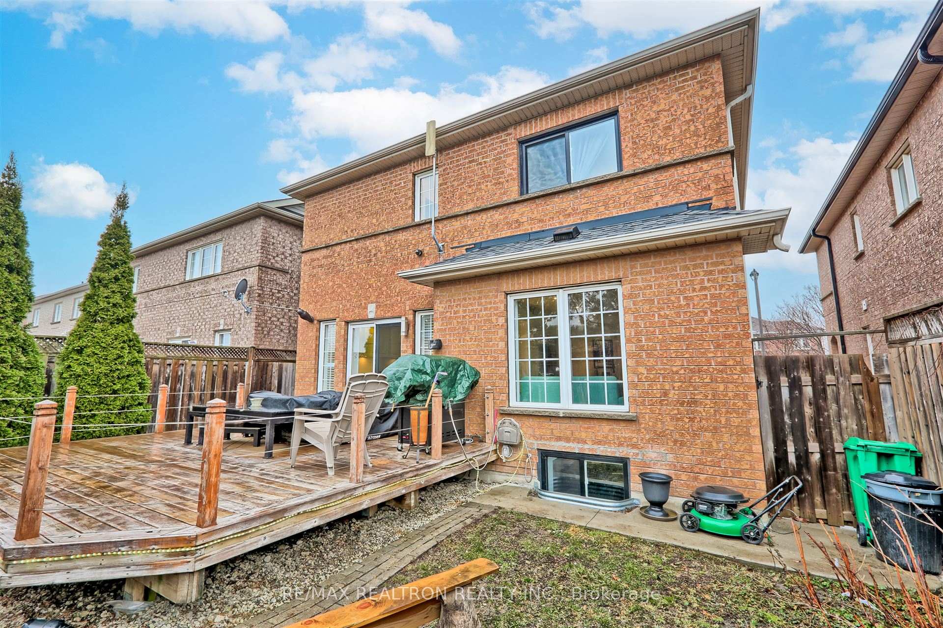 Photo 26 of Unit Upper, 23 Sewells Lane, Brampton, Fletcher's Meadow — HOMEH