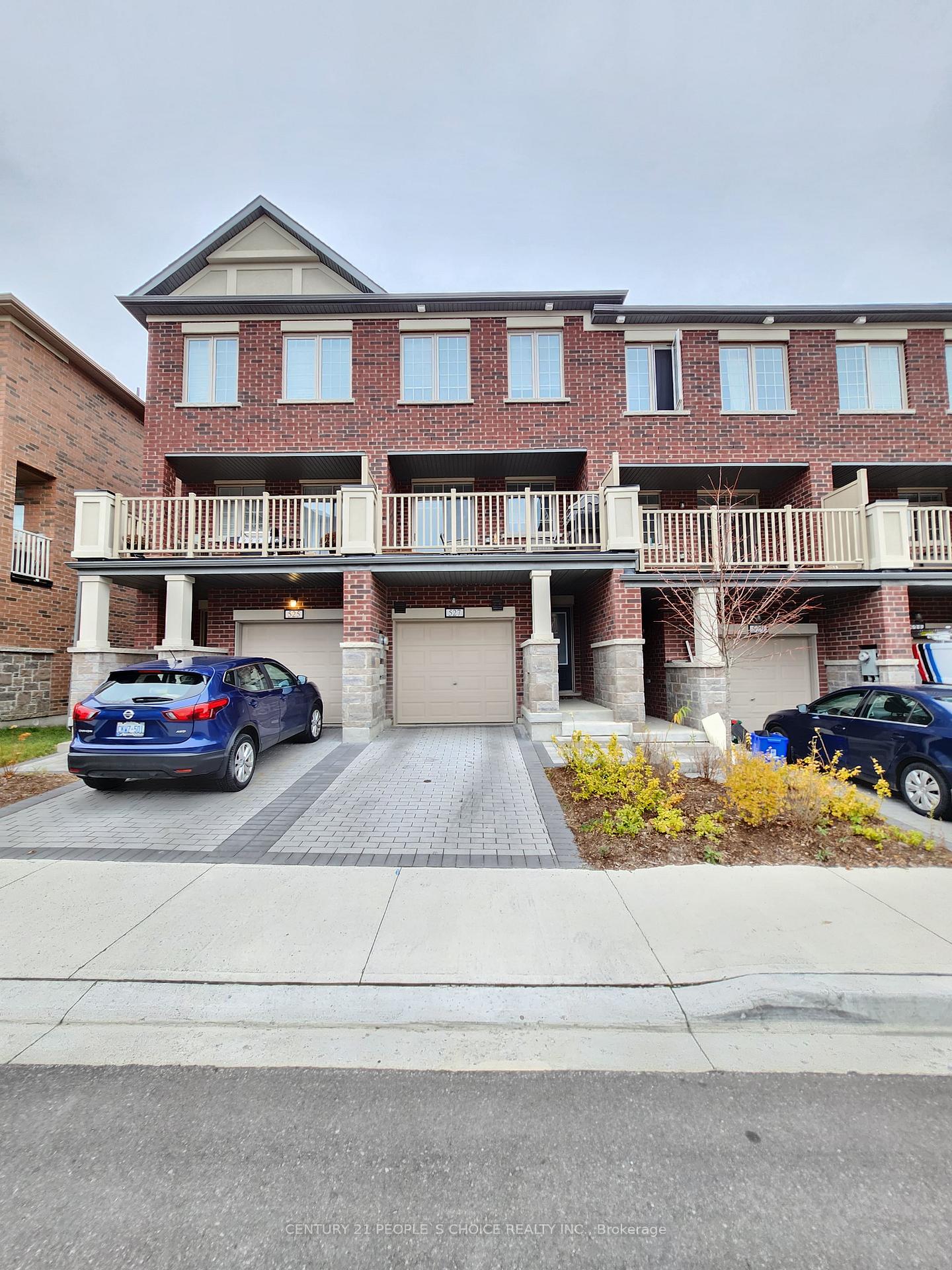 Front of 527 Old Harwood Avenue E