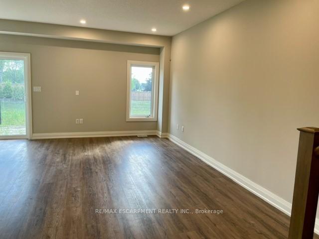 Photo 3 of 8 Bayberry Lane, Grimsby, Grimsby Escarpment — HOMEH