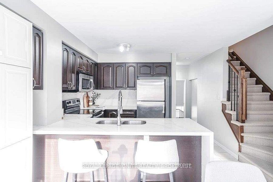 Photo 7 of 12 Reevesmere Lane E, Ajax, Northeast Ajax — HOMEH