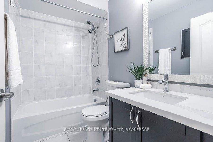 Photo 9 of 12 Reevesmere Lane E, Ajax, Northeast Ajax — HOMEH