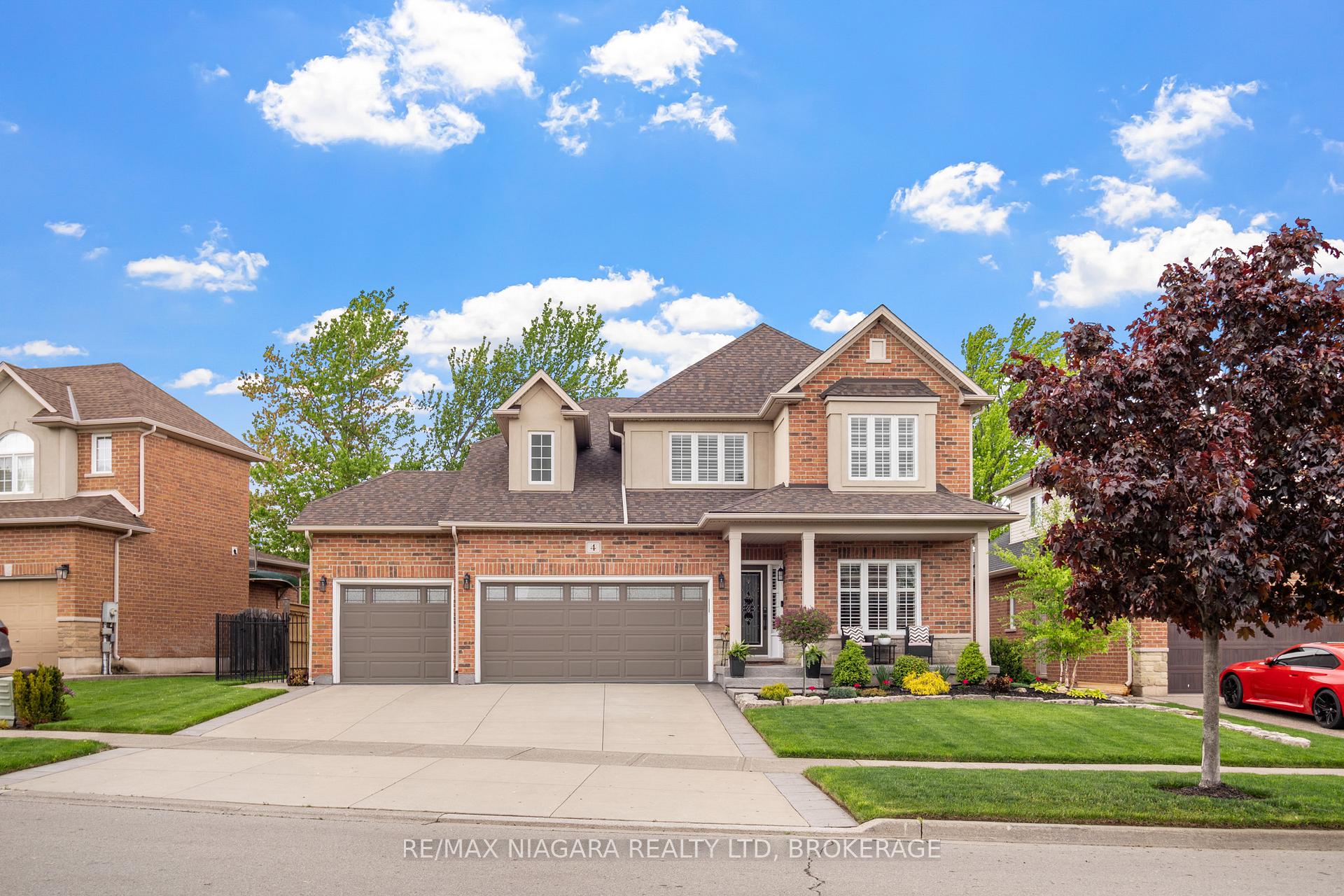 Front of 4 Golf Woods Drive