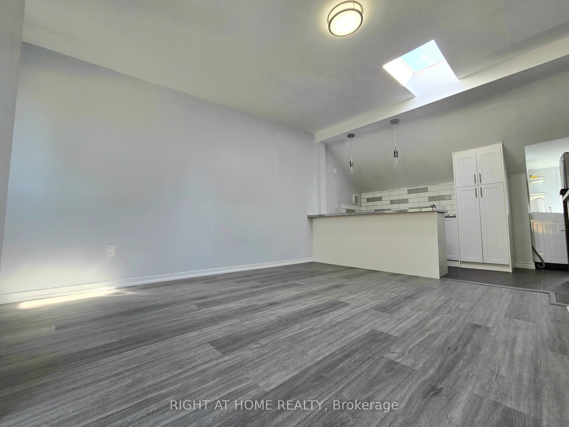 Photo 4 of Unit Upper, 84 Oakvale Avenue, Toronto, Greenwood-Coxwell — HOMEH