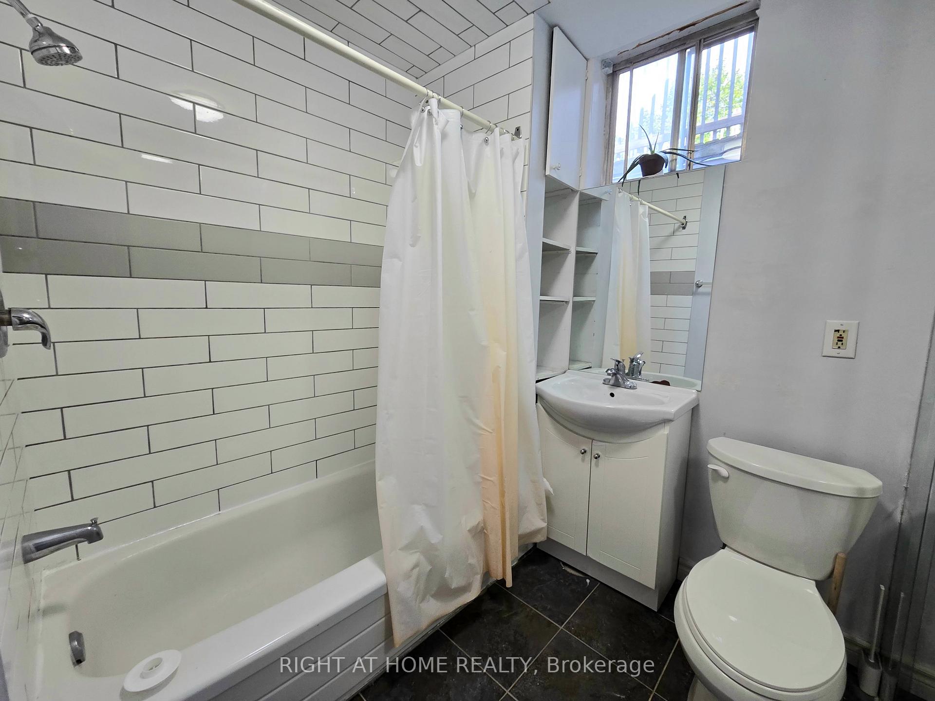Photo 11 of Unit Upper, 84 Oakvale Avenue, Toronto, Greenwood-Coxwell — HOMEH