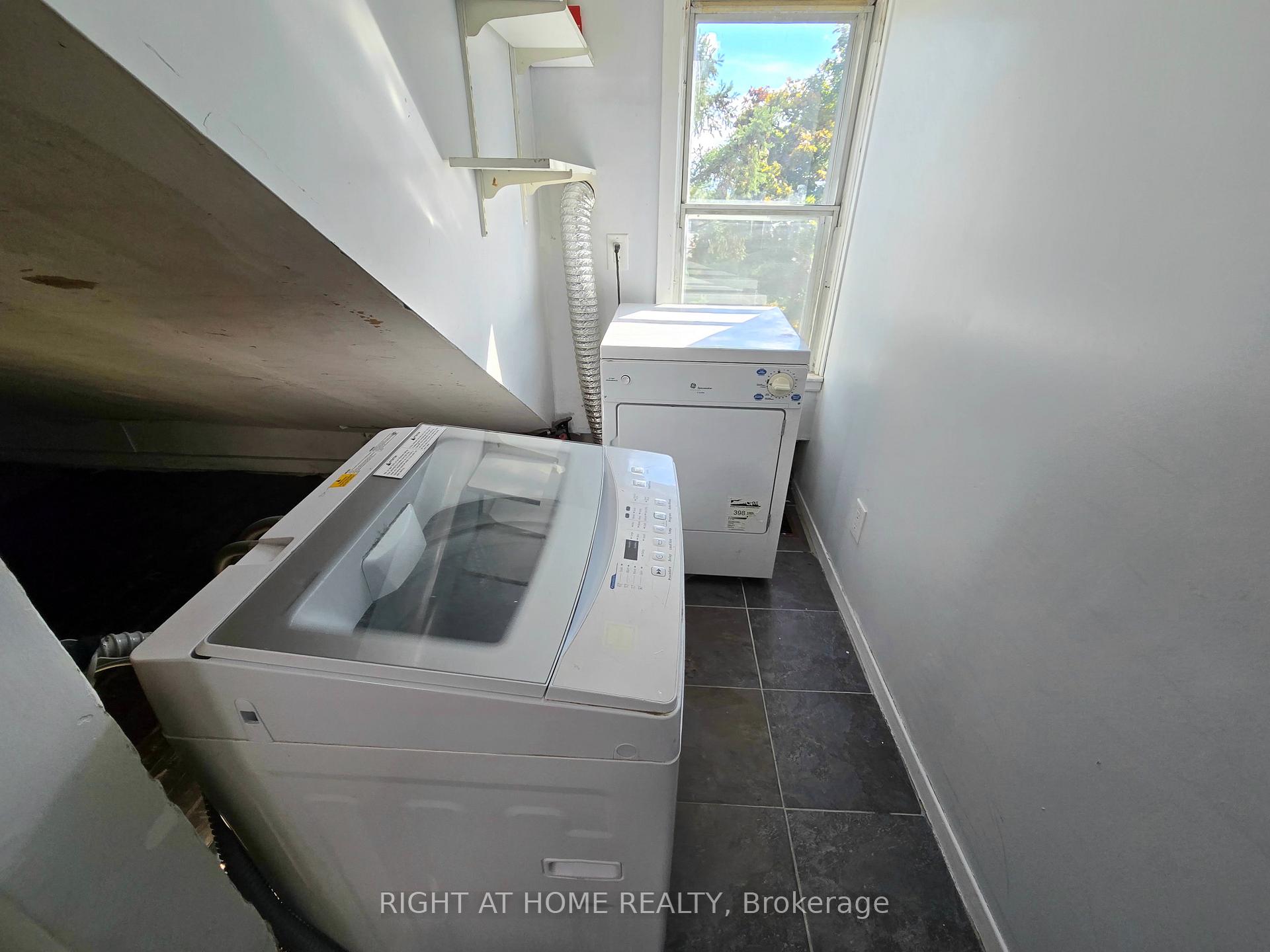 Photo 9 of Unit Upper, 84 Oakvale Avenue, Toronto, Greenwood-Coxwell — HOMEH
