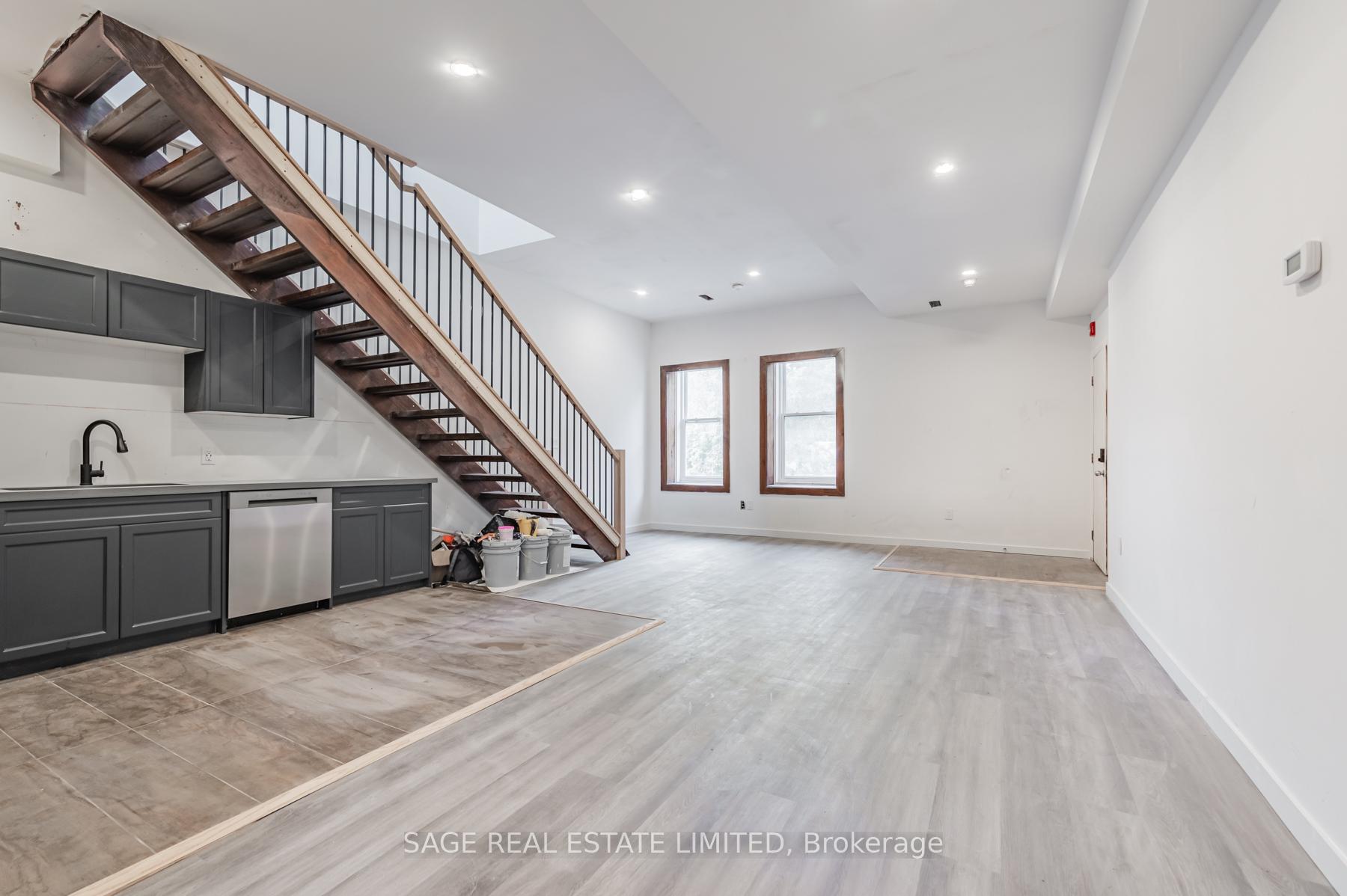 Photo 2 of Unit 9, 14 Cross Street, Hamilton, Dundas — HOMEH