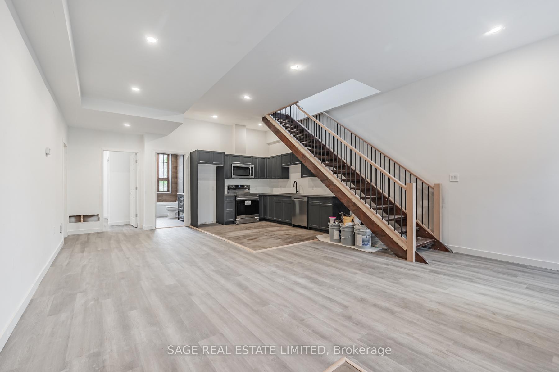 Photo 3 of Unit 9, 14 Cross Street, Hamilton, Dundas — HOMEH