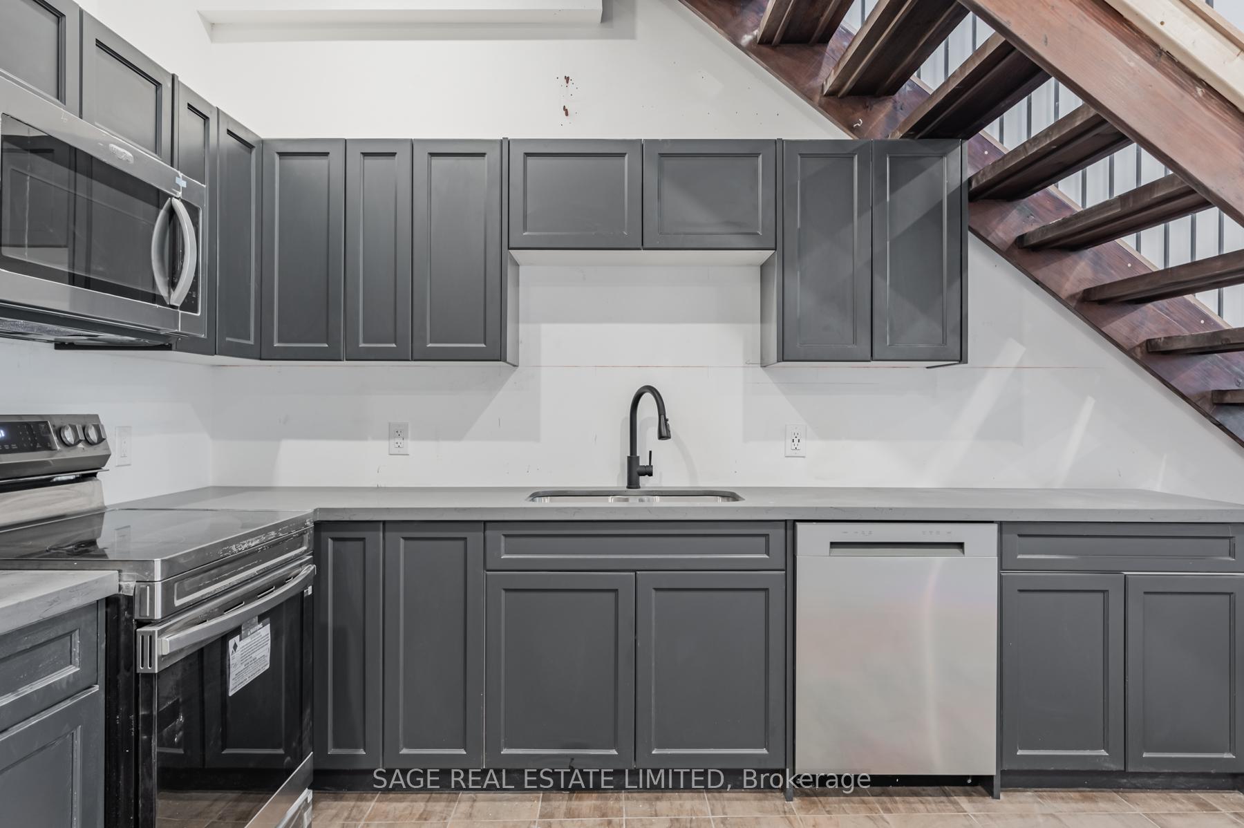 Photo 5 of Unit 9, 14 Cross Street, Hamilton, Dundas — HOMEH