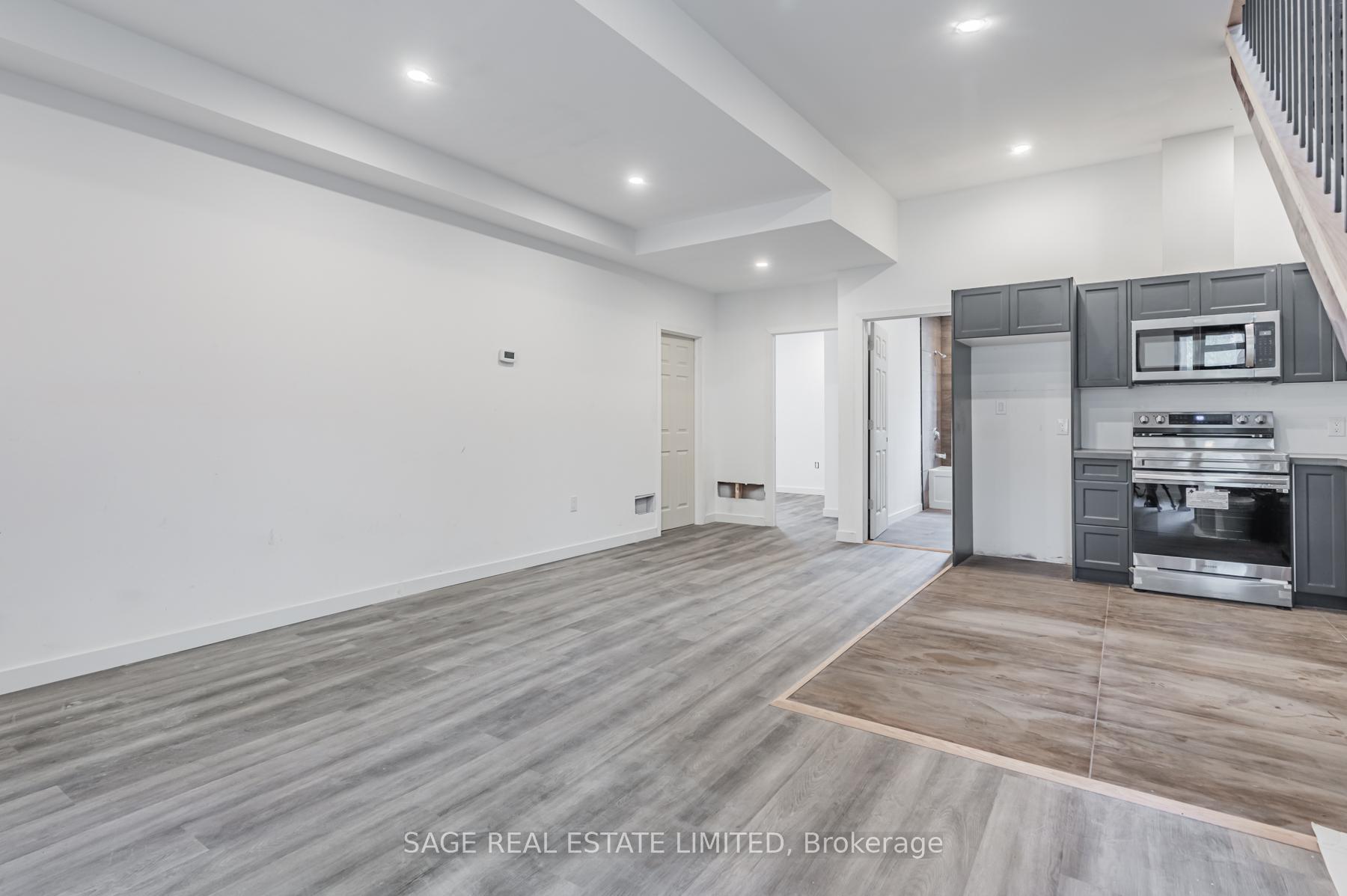 Photo 10 of Unit 9, 14 Cross Street, Hamilton, Dundas — HOMEH