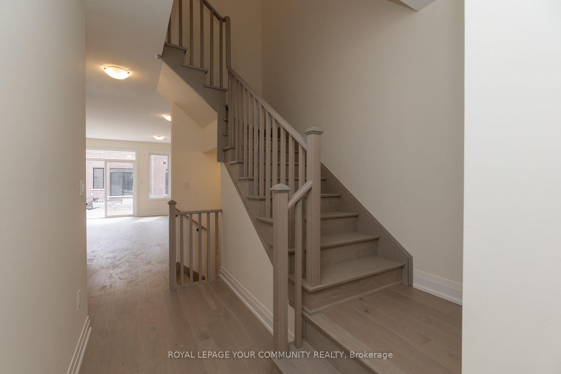 Photo 4 of 11 Kinloss Street, Vaughan, Kleinburg — HOMEH